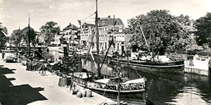 Nákladní lodě Reederij Stan Fries v Leeuwardenu v druhé polovině 30. let 20. století (zdroj: digitalizovaná fotobanka archivu města Leeuwarden, foto A.G. van Agtmaa)